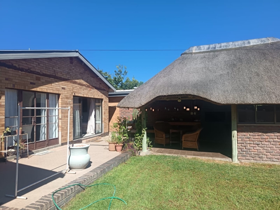 4 Bedroom Property for Sale in Heuwelsig Northern Cape